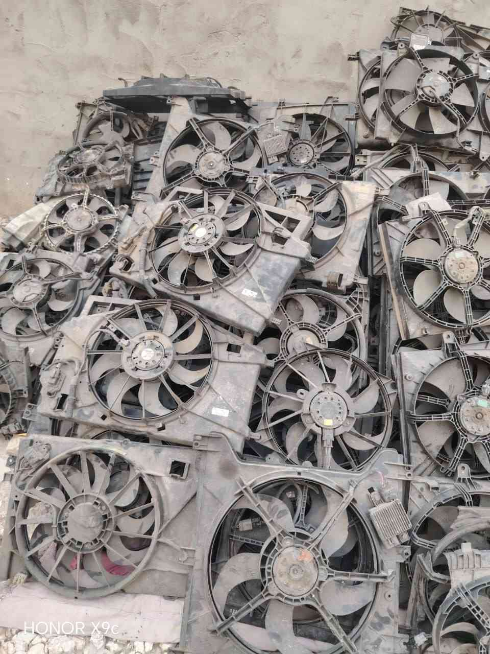السلام عليكم اخوان مراوح اصلي حاوية السعر القطعة شلع علا 6000العدد 150للتواصل. ***********4

