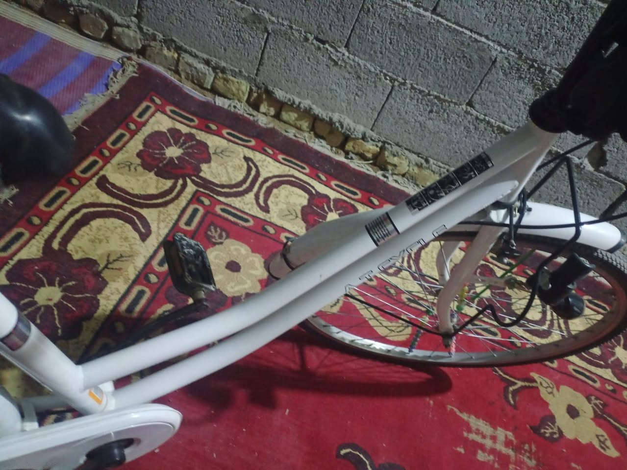 السلام عليكم بيسكل للبيع السعر 90 و بي مجال الشراي ***********
