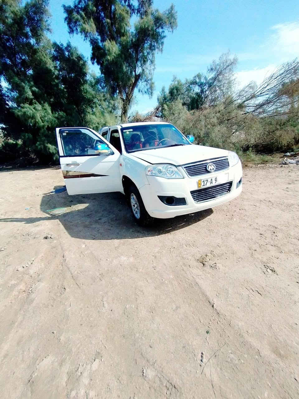 سلام عليكم البيع بيكم 13مكفول سياره جاهزه بسمي سنويه جديد كير ومحرك شرط كهربائيات حداديه جديدة تخم تاير قطرت خياس مابيه كشره نضيفه بيع او مراوس مكاني سماوه ***********/***********
