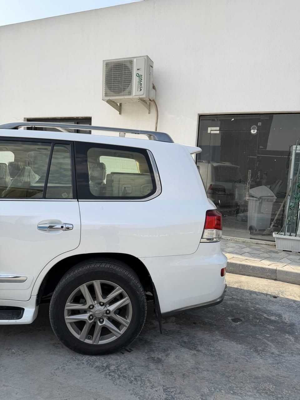 لكزس 2013

🚘 لكزس 2013 – أبيض سبورت خليجي | 

لكزس فخامة ونظافة، فول مواصفات سبورت داخل جلد مطعمه صاج 
ممشى 190 ألف فقط، كارت بـ جاملغ خلفي حسب السونار،
كاملة بدون أي نواقص، خليجي، رقم بغداد وتحويل ثاني يوم ✔️
سيارة مرتبة وجاهزة للاستخدام بلا مصاريف.

💰 السعر: نقد | نظام كمبيالة 

📞 للاستعلام:
*********** – *********** – ***********

📍 البياع – معارض البياع – المدخل الرئيسي مقابل بانزين خانة السيديه
