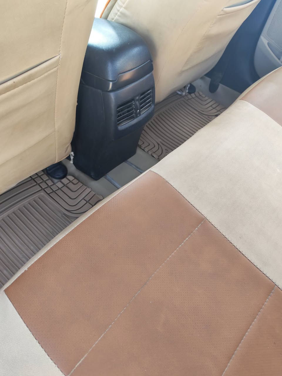 يالله من رخصت الادمن المحترمون ا لنتر موديل ١٥ خلجي كفاله عدي الدوسه وبيه مكانين كارت كد اصبع فقط فتحه تبريد قطعتين حداديه جديده تبريد ثلج محرك مفتوح كازكت فقط الاتبخير لاصوت ولا تنقيص عل الشرط  رقم دولي مداور ثاني يوم رقمي *********** غير متواجد بلنت السعر ١٢٢ وبيه مجال عنوان السياره ديوانيه
