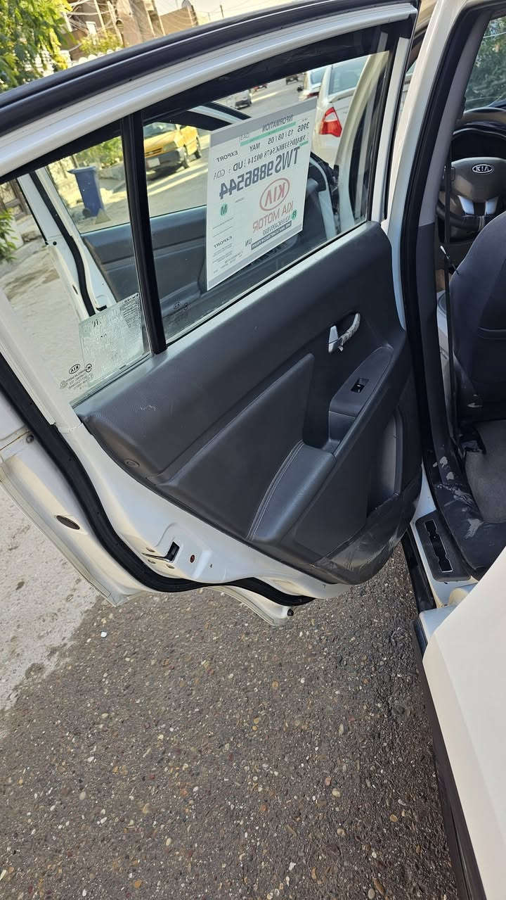 اسبورتج موديل خلجيه بيها قطعتين صبع فقط الباقي مكفول سياره جاهزه رقم بغداد موديل ١١ السعر ١٣٥ ***********
