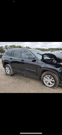 جيب لمتدد موديل 23 ماشيه 22 فول ما عدا الفتحه للبيع او مراوس السعر 265...