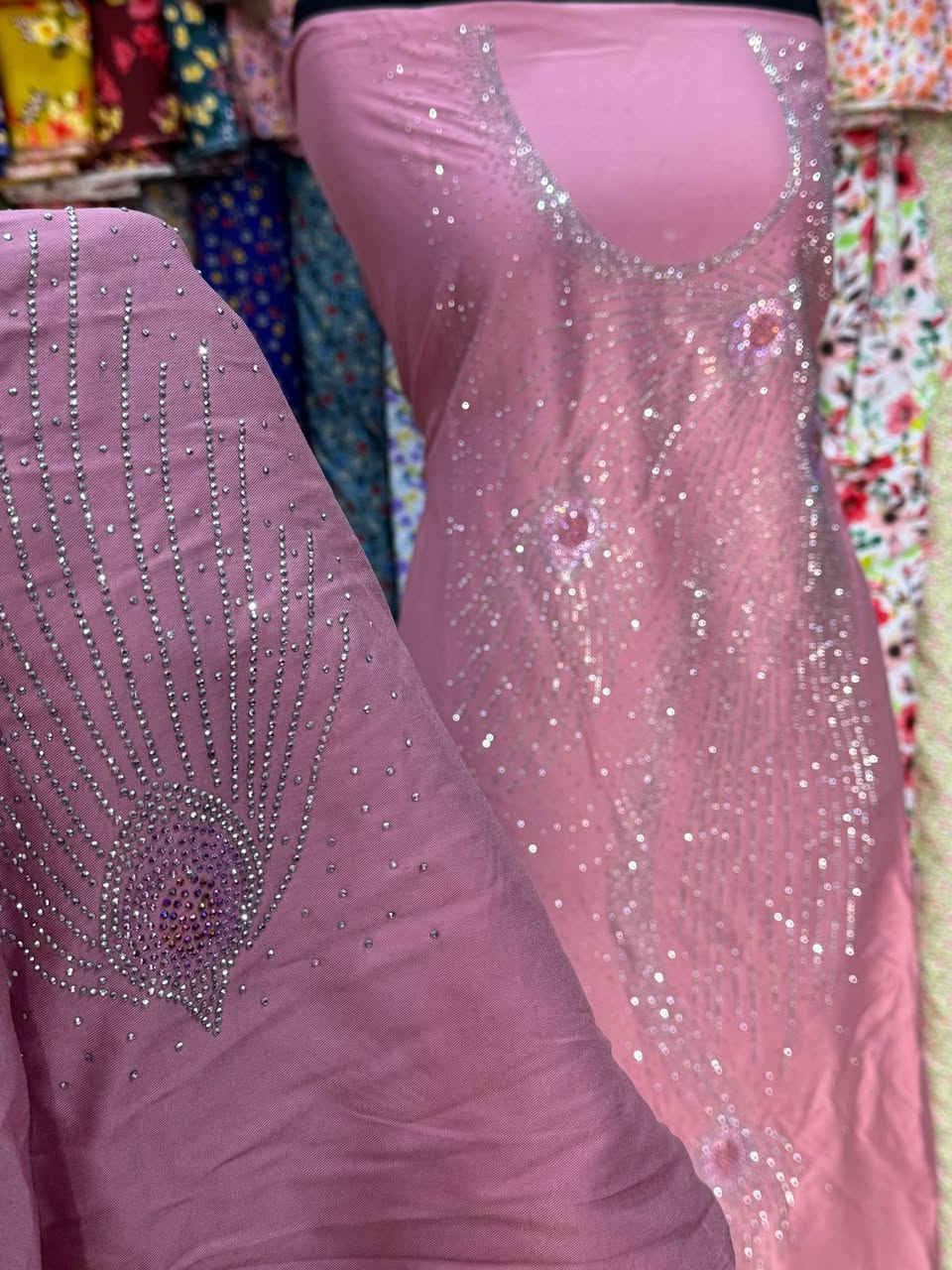 موديل جديد😍
النقش يكون 3 الوان

كشمير كابوى مطاط الاصلي 
الشذر شرط الغساله 
متوفر على جميع الوان الكشمير 
توصيل لجميع المحافضات 5.000 

متوفر جمله ومفرد


**إذا كنت صاحب هذا الإعلان وتريد حذفه لأي سبب، رجاءا أرسل رسالة إلى الدعم الفني**