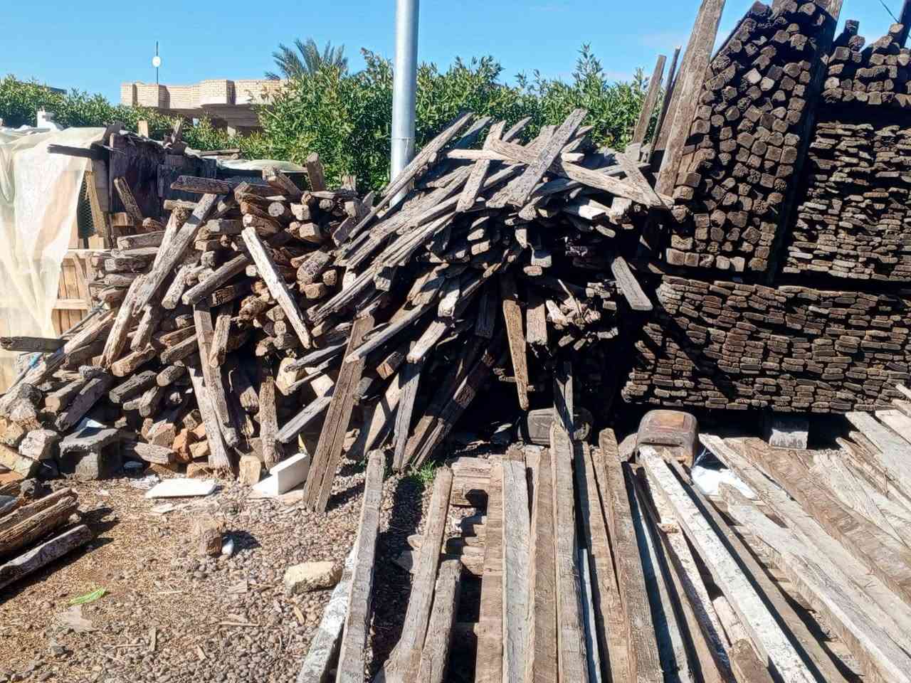 سلام عليكم يوجد قالب خشب وجكات  لبيع نضافه فول (***********)لستفسار اتصل عل هاذا رقم
