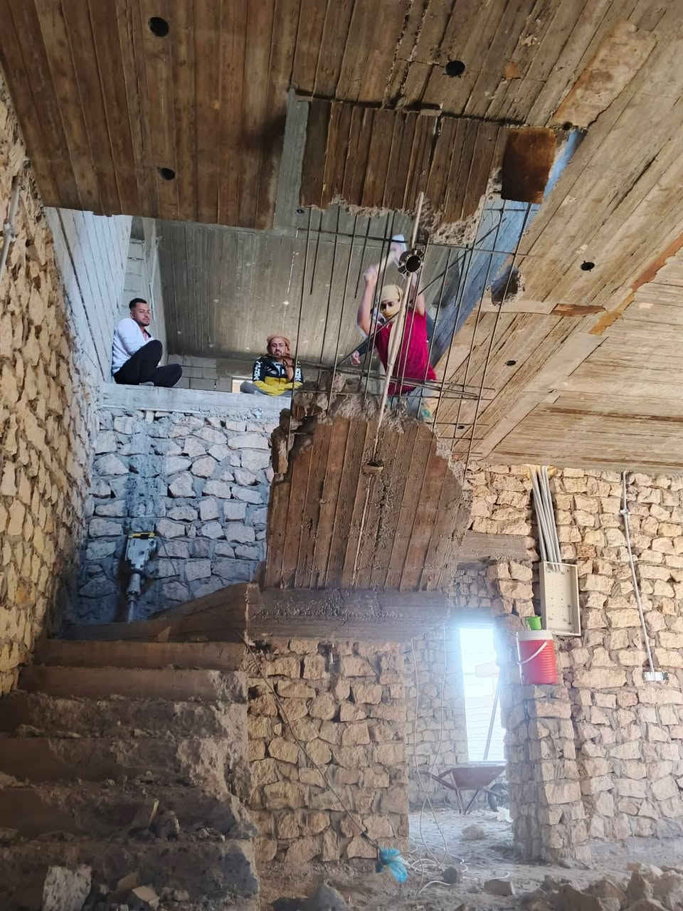 سلام عليكم  / يوجد كادر عمل جاهز/ تصعيد مواد/ تنضيف بيوت/ تفليش/ تكشيط/ تنضيف حدائق/ دفن نهري  / شقلنه ليل ونهار   /ومعداتنه جاهز/ ماعليك بس تصال على رقم  /     ***********
