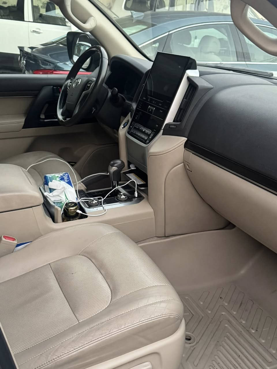 السلام عليكم
سياره جديد بل باكيت 📦
شركه ساز باب اول 
لاندكروز  كراند تورنك فول مواصفات 
2019 v6 
SAS   شركه  
فوول مواصفات 
كاميرا 
🌷كيجات لكزز 
🌷شاشات عدد ٣ بلاد 
🌷كشن سايق ٣ دكم 
🌷جلد بلاد ي
🌷كاميرا 
🌷زراك لايت 
🌷حساسات امامي خلفي 
🌷صندوك كهرباء 
٥ بصمات
 دوسات ليزريه
مراييه جنبيه قلاب
سلايد
شغال
كشن سكن كهربائ
يشاره لكزز
لايت زينون اوتو
سيار فوول مواصفات
باقي مواصفات الكراند تورنك المعروفه 
سياره رقم  بغداد سنويه جديده
تحويل مباشر 
مكانها  النجف 
 مكفوله بدون الصبغ   بدون شخط بدون كلشي كفاله عام 
السعر المطلوب 515ومجال بسيط  
رقم الهاتف ***********
