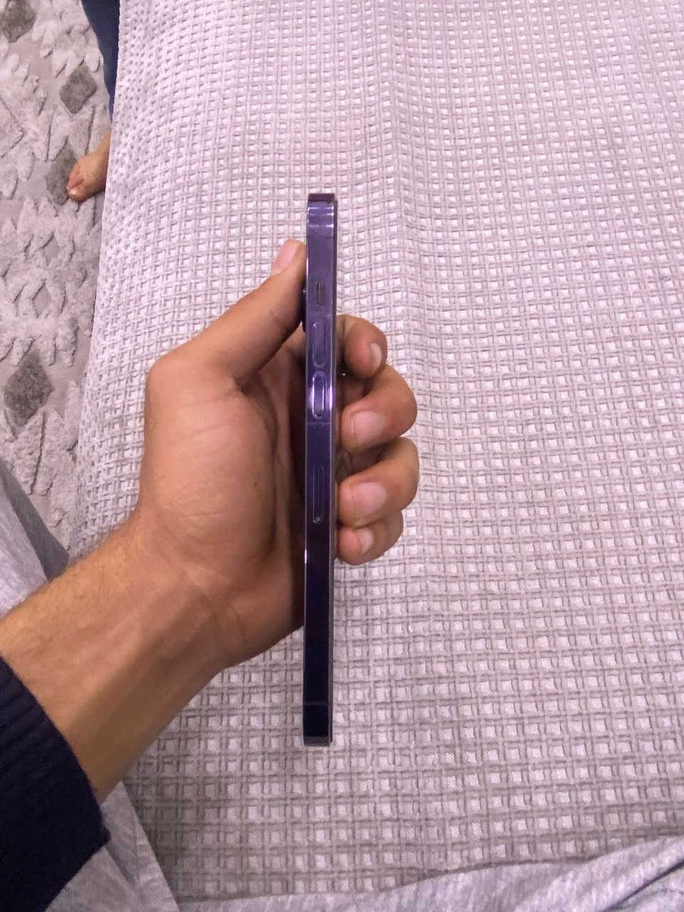 آيفون ١٤ ابرو ماكس جهاز شرق اوسط نضيف بطاريه 91 جهاز ما بي شخط ذاكره 512 قيم بل سعر يلي بالك كارتونه مال جهاز موجوده مع ملحقاتها *********** فقط واتساب
