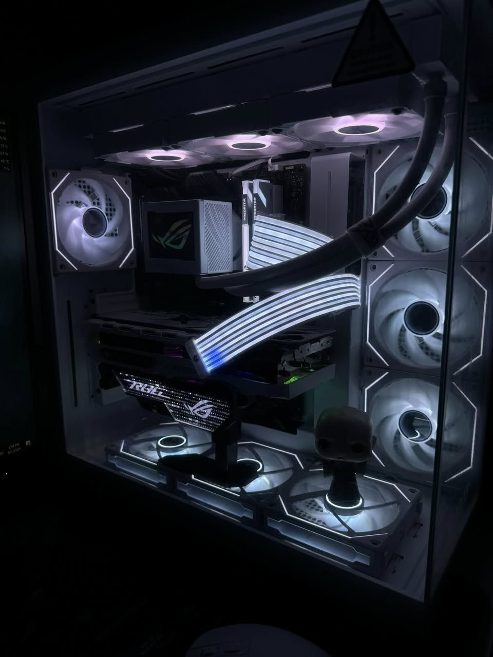 كيس للبيع
ROG Z790-H Gaming WIFI
GPU AMD Radeon 7900 Gre
RAM predator 32 16X2 6000MHz 
CPU Intel i5 14600KF
Cooler Rog ryujin 360 Argb white
M.2 2tb gen 4
Gpu Holder Rog Herculx
Fan Lianli UNI SL-INF 120 
Power MSI MAG 850W Gold 
المكان النجف 
السعر مليونين و ربع 2250


**إذا كنت صاحب هذا الإعلان وتريد حذفه لأي سبب، رجاءا أرسل رسالة إلى الدعم الفني**