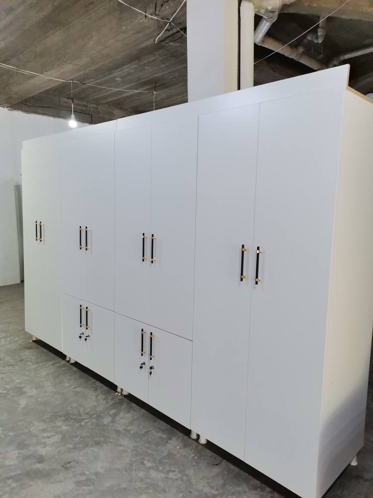 ئەم مەعرەزە بۆ فرۆشتن

تازەیە بەکار هاتوو نیە..مەوادی mdf تورکی.
درێژی ٣٫٦٠سم ..لەدەربەندیخانە گەیاندن هەیە  نرخی ٥٥٠هەزارە..
***********..***********.. السليمانية, العراق
