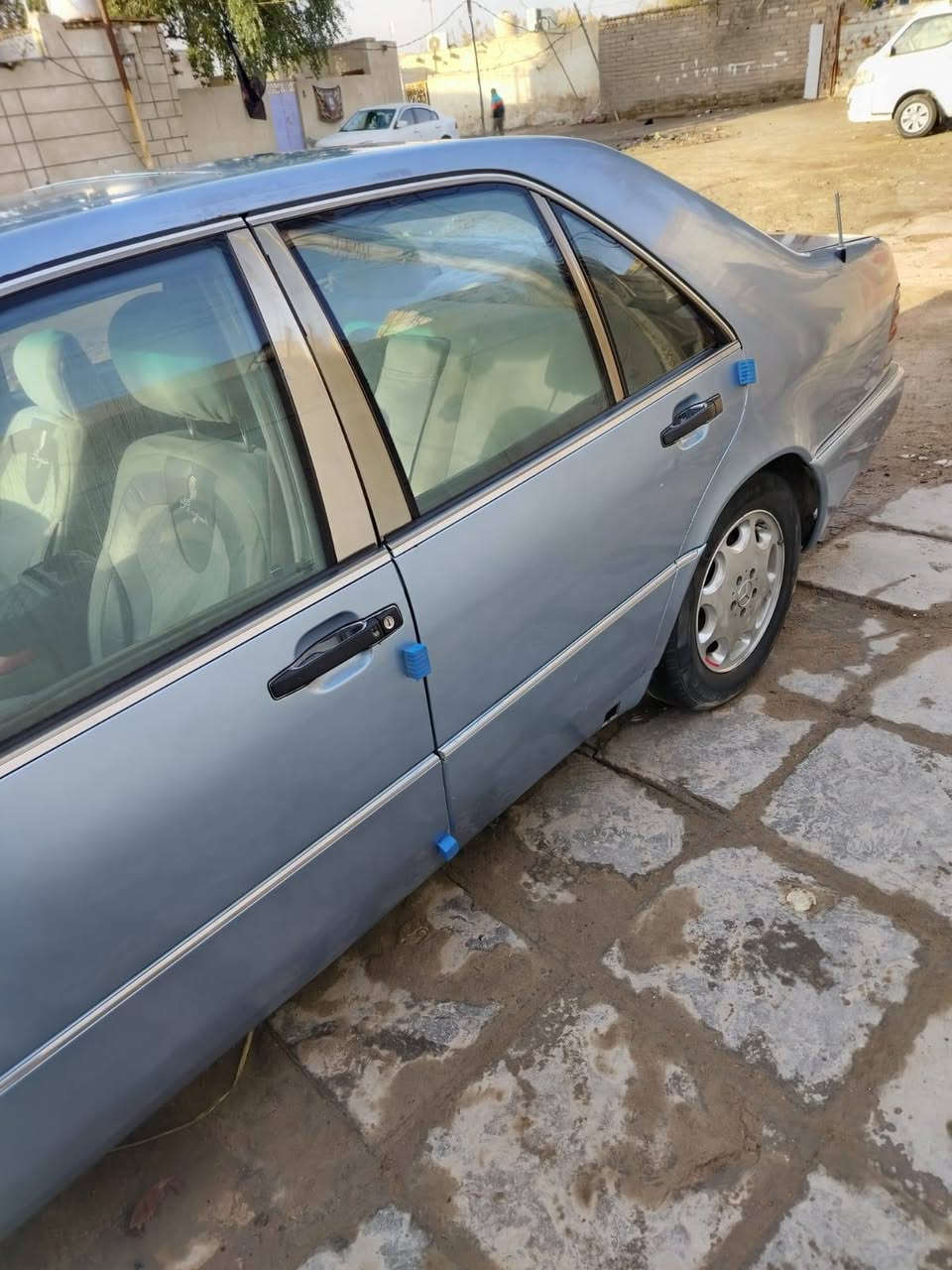 سياره مرسيدس شبح للبيع موديل ٩٢ رقم بغداد مشروع وطني جاهزه ومكفوله من كل شيء كير ومكينه جدد 3000 سنويه بشهر 11 تسقط السياره موجود ناصريه مركز رقم الواتس ***********
