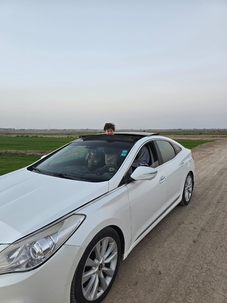 السلام عليكم للبيع ازيرا خليجي  2012 كفاله  عده بارد بل بنيد   مكينه 6   سياره جاهزه ما تخسر عليها ربع   تخم تاير ويل 19    مكان البصره القرنه استفسار اكثر  اتصل ***********
