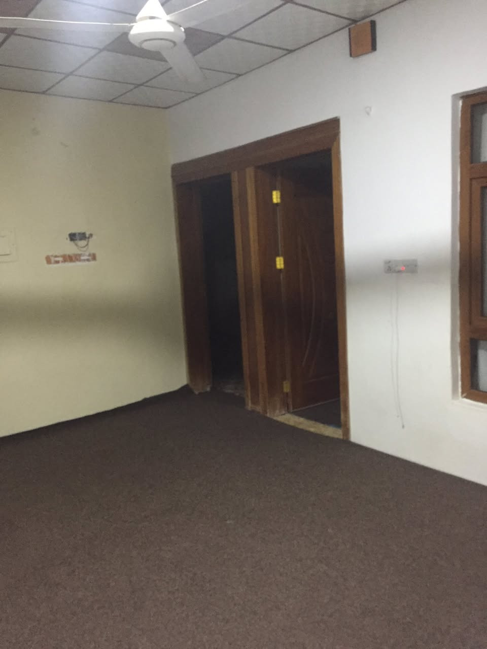 البيت  للبيع غربي كامل دوميز معسكر 
مساحة 120م طابو
درج خارجي 
2 غرفة نوم 
استقبال و هول و صحيات و مطبخ 
سعر 3 دفتر  و نص 
رقم تلفون 📞 ***********
