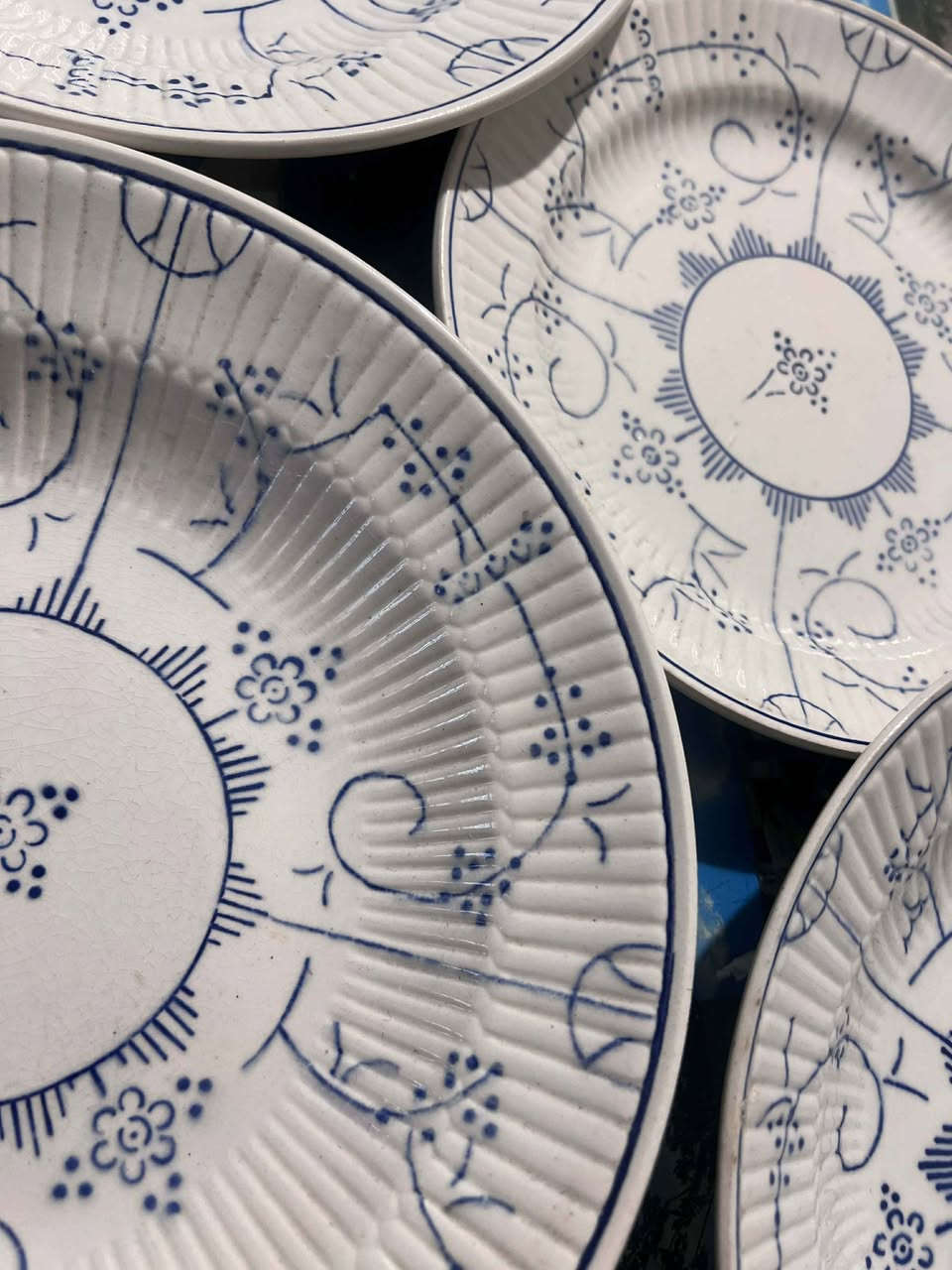Vintage Boch Freres Blue & White Ironstone Dish Set
​Product Details
​Brand: Vintage Boch Frères (Made in Belgium)
​Material: Premium Blue & White Ironstone
​Quantity: 4-Piece Set
​Dimensions:
​3 × Deep plates (24 cm)
​1 × Flat plate (20 cm)
​Condition: Excellent vintage condition with no chips, cracks, or defects.
​Important Notes
​Please review the photos carefully as they form part of the description.
​📦 Shipping: Available to all governorates.
​✉️ Inquiries: For pricing and serious inquiries, please feel free to send a direct message (DM). الاسكندرية, مصر


**إذا كنت صاحب هذا الإعلان وتريد حذفه لأي سبب، رجاءا أرسل رسالة إلى الدعم الفني**
