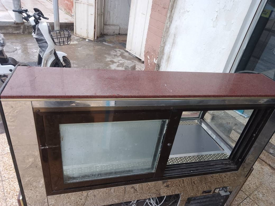 السلام عليكم
العارضة للبيع فقط تبريد بدون تجميد 
مكلف بالنشر للاستفسار 
***********
