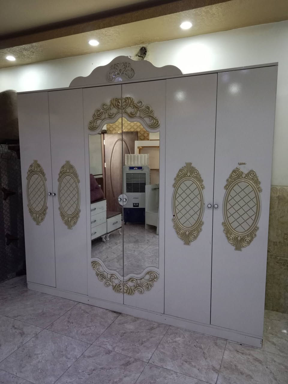 غرفه نوم للبيع 6 قطع مع شد ونقل ودوشك سعر 450 للتواصل ***********
