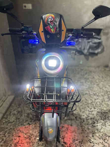 سلام عليكم 
دراجه شحن للبيع R9S اكبر حجم بل سوك هذا وماكو منها بل نجف + مصارلي 20يوم من مطلعها من وكيل
مواصفات /
-ملف 2000 دراجه وحيده يجي ملفها 2000
-سماعات بلوتوث 
-شحن واير لس داخل دراجه مال تليفون 
-لايت زنون عالي وناصي اصفر وابيض ثلجي
4اشاير 
-حساس سرقه
-شفتات البريك معدله 
-دسكات بريك امامي وخلفي
-شاشه 
-بيها نضام البك رجوعR
-هورن 
-5بطاريات حجم الجبيرر ركز الجبير بحاله جدا جدا ممتازه مع فحص
-سله اماميه
-شاحن بطاريات اصلي
-سويجات ثنين + تشغيل عن بعد + عن طريق كارت
دراجه كلشي ماعايزه تجي تفحص وتشوف مصارلي 3اسابيع من اخذتها من وكيل
مكاني حي نداء شارع كفيل 
رقمي واتساب 
*********** 
ملاحضه هاي دراجه الحجم الجبير وليس الصغير يعني تصلح 
كافه الاعمار
سعر: 550الف
