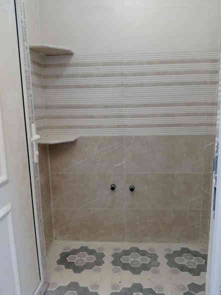 بيت خلفي مساحه 100م جديد بناء حديث مامسكون شغل درجه اولى عنوان حي الفداء شارع ابو لبنان فرع المضخه مقاطعه 22 كافت الخدمات سعر 84 ستفسار ***********
