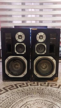 زوجين سماعات للبيع نظيفات وشغالات على الفحص  التفاصيل في الصور مكاني ب...