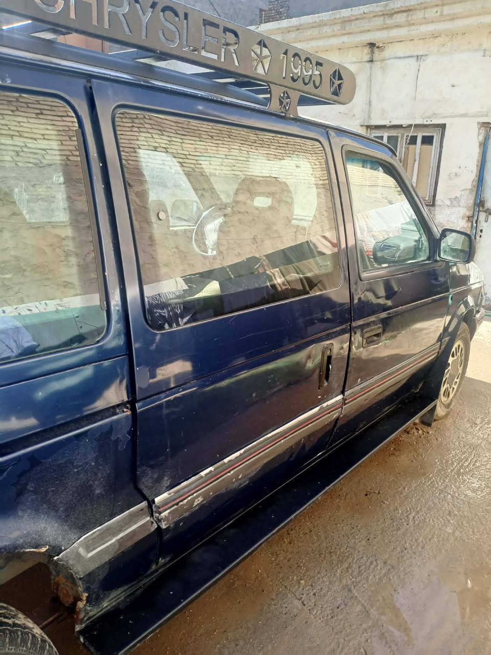 السلام عليكم دوج للبيع موديل 95 رقم الانبار مشروع وطني نقصها بس كشن خلفي النظافه مثل م اشوف بعينك كدامك متواجد على الفيس وعلى خط هاتف ***********
