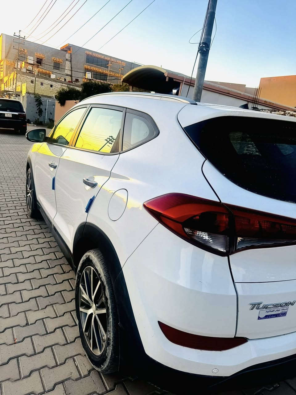 � للبيع هيونداي توسان 2017
السيارة مكفولة من أي ضربة، فحص كامل ومضمون.

🔹 الموديل: 2017

🔹 الأوراق: أصوليات كاملة + تسجيل نظامي

🔹 الحالة: نظيفة جدًا، استعمال شخصي

🔹 المكينة والكير: مكفولات 100%

🔹 التبريد: بارد جدًا (ثلاجة مو سيارة)

🔹 الجاملغ: نظيف، بيه بارد قليل ما مبين اصلا بصوب السايق فقط

🔹 التايرات: جديدة

🔹 الحدادية: جديدة

🔹 الدواخل: نظيفة ومرتبة

🔹 السيارة ما محتاجة شي غير تركب وتمشي

💰 السعر 185$ قابل للنقاش

المكان النجف الاشرف 

📞 التواصل خاص أو اتصال

‭٠٧٨٨ ٢٩٤ ٦٣٥٨
