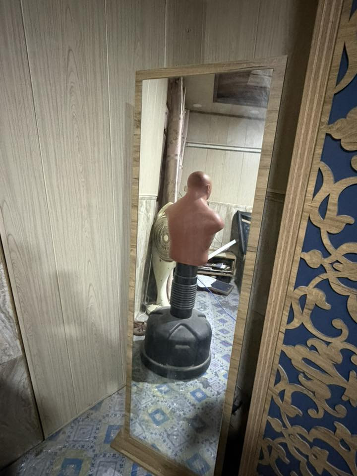 غرفة أخشاب للبيع السعر مليون وبيها مجال للاستفسار المراسلة خاص او الاتصال على الرقم ***********
