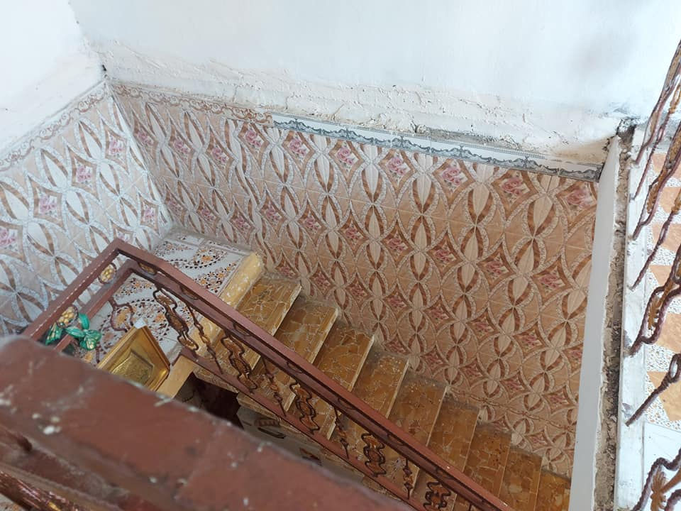 السلام عليكم اخواني بيت للبيع طابو زراعي مساحة300متر متكامل قاطين بناء طابوق سقف صب محل داخل البيت ماء ومجاري والشارع صب وكهرباء مكان الداينيه رقم تلفون ***********
