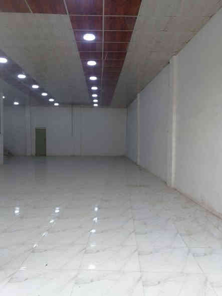 السلام عليكم 
قاعة كبيرة مجهزه 
حمام ،
ماء ساخن وبارد 
اضوية 
كاملة من كلشي للايجار 

رقم ***********
