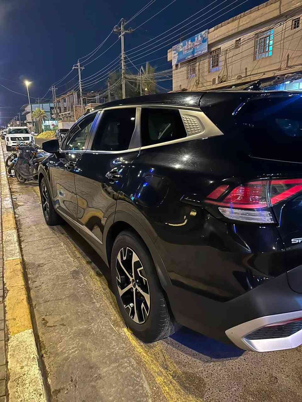 سلام عليكم كيه سبورتج وارد امريكي سياره كلين فقط بارد بخشم البنيد سياره فول موصفات عده الفتحه 
ماشيه 12000 سياره كلش جديده ستخدام شخصي 
رقم كربله بسمي تحويل ثاني يوم ستفسار ***********
السعر 230وبيه مجال للشراي فقط
