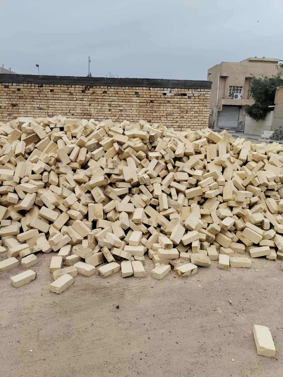 السلام عليكم ورحمة الله وبركاتة

إلى زبائنا الكرام تم تنزيل طابوق بأسعار تنافسيه

طابوق انجكتر خالي من الأملاح قوه ولون وركن وقالب متساوي العدد 8000 طابوكه وزياده شرط التنزيل معجبك الحجي يختلف بسعر مليون وميه وخمسون

سعر البيرنه مليون وربع واصل للبصره فقط

رقم الهاتف أو وتساب *********** لسننا الوحيدون لاكن نطمح ان نكون الأفضل البصرة, العراق

