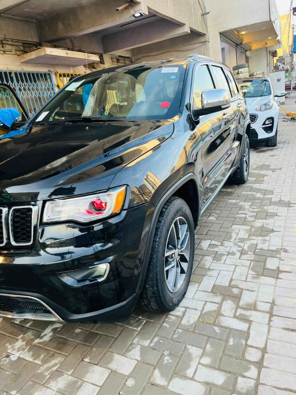 سلام عليكم
جيب 2018 لمتد فول 

مكينه امبدله مال 21 جديده

جنطه كهرباء 

حساسات خلفيه 

توقف ذاتي 

اشير بل مري 

بصمه 

شاشه كبيره 

تبريد شاشه 

دفع رباعي 4*4

كشنات جلد

بنوراما

فول تحكم ستيرن 

مثبت سرعه 

لايت زنون 

كشنات كهرباء

كامره خلفيه 

ماشيه 140ميل
كشنات تدفئه وتبريد

فول بعد بيه هواي موصفات 

مكينه بشرط كير كذالك 

مناقصه برغي 

السياره اصل 18

رقم سليمانيه تحويل او وكاله

السياره سونارهه موحود بالمنشور

***********

مكانه بغداد اعضميه

السعر 185 وبيهه مجال مستعجل
