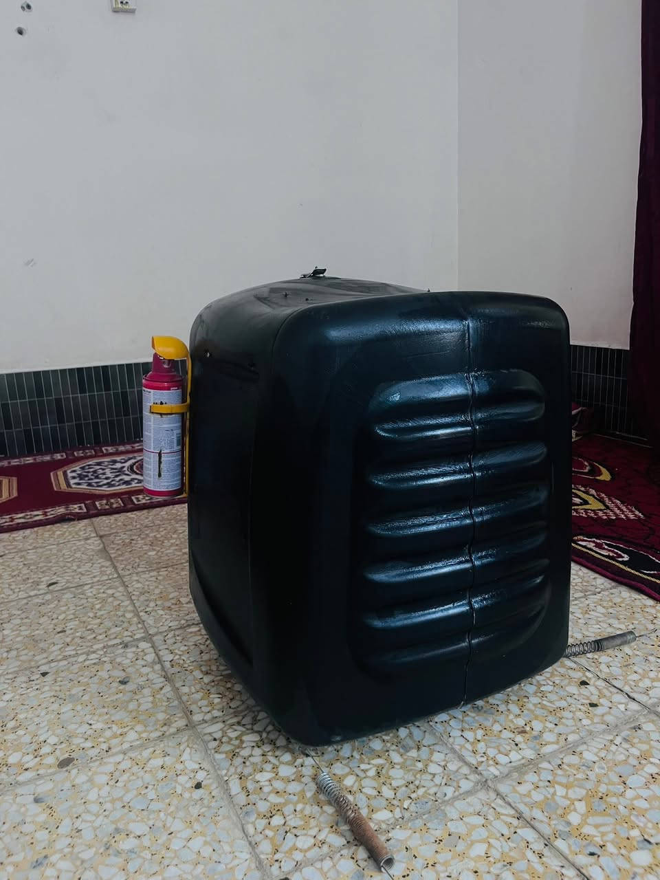 سلام عليكم
جنط للبيع جانبية استخدام قليل كلش 
وجنطة دليڤري جديدة كاملة انطيكياها هيه والسبرنكات 
مكاني خصيمة 
***********
