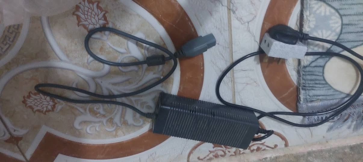 اكس بوكس 360 فات ابيض فول 🔥✅

مع يددتين واير بلون اسود اصليات🔥

مع محوله اصليه ✅

يحمل الجهاز 32 لعبه من اشهر الالعاب على الاكس بوكس 360✅🔥

(👌السعر صدمه ب135 وماكو ارخص من هيج)🔥✅راسلني خاص واني خادم 

(شباب فايدة المحوله اذا صار شي بالكهرباء تعطل المحوله والجهاز ما بيه شي)


**إذا كنت صاحب هذا الإعلان وتريد حذفه لأي سبب، رجاءا أرسل رسالة إلى الدعم الفني**