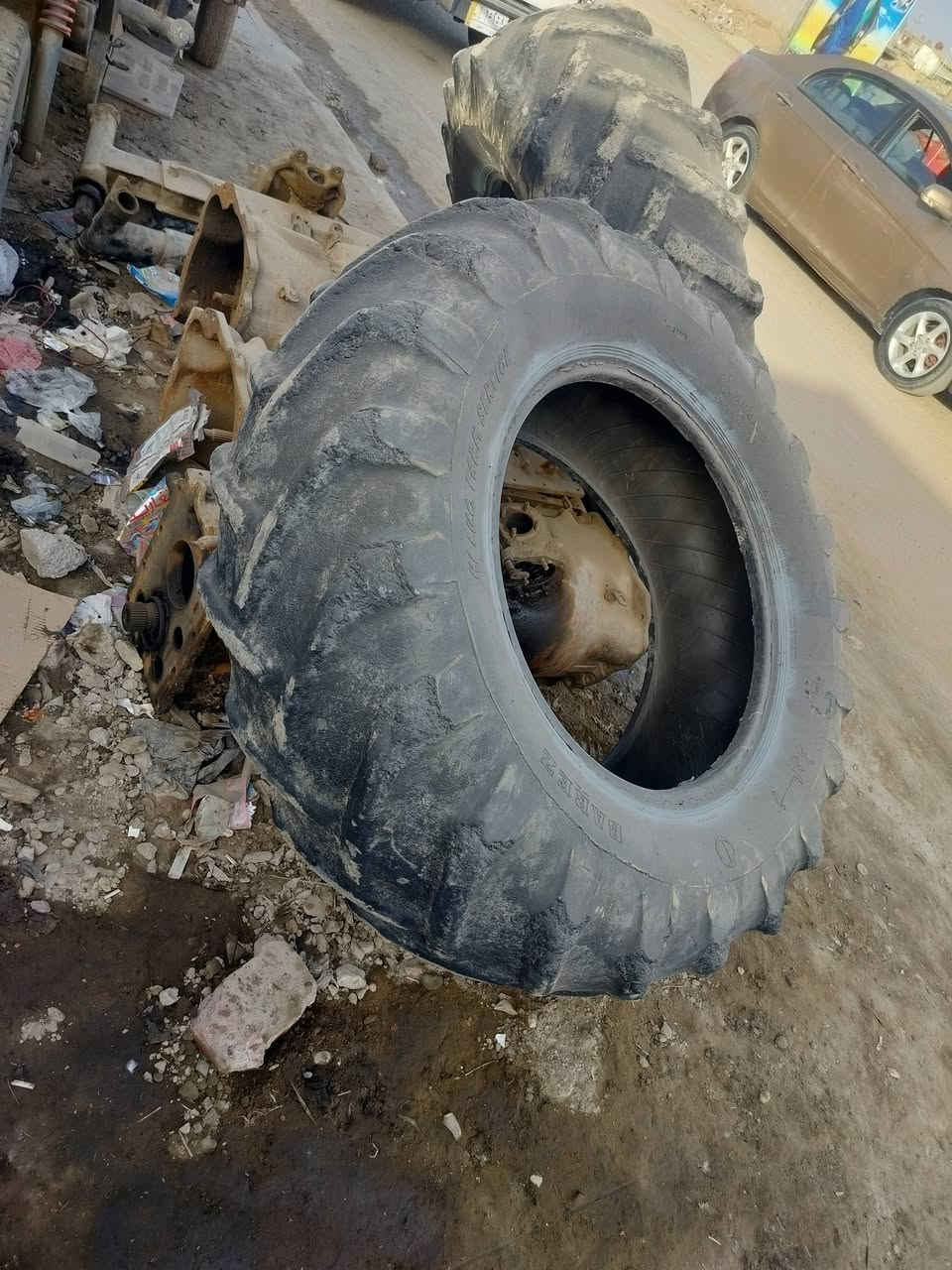 السلام عليكم تواير حجم 30/18 للبيع +غراض تفصيخ عنتر للبيع العنوان ميسان حي العسكري  الاتصال على الرقم ***********
