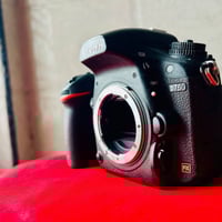 نيكون 750 شتر عالي وعدسه 70/200 نانو كرستال اصدار ثاني وملحقات كامله م...