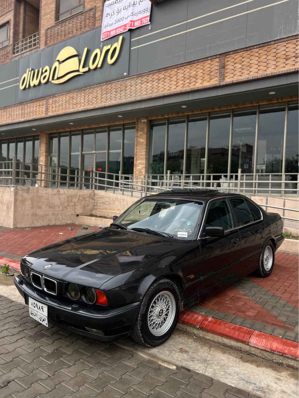 بیئیم مۆدیل ١٩٩١ بیلاد ٥٢٥ مەکینەی ٥٢٥ بی لێدراو چەکوشی پێوە نیە فول فولە بەس گیرعادیە تەبرید ساردو گەرمە کوشن جلد بیلادو هیتەرە سلایدە  پێش پانە کامل کراوە بە ٩٥  چوار جام کارەبای بەشەرتی گێرو مەکینە کارەبای بە شەرت بێ سەرف بێ بوخار  سەنەوی ٨ مانگە بە سەر چوە بەناوی خۆمانە بەشەرتی موسو براوەو تەحویلو خرامە
*********** كالار, السليمانية
