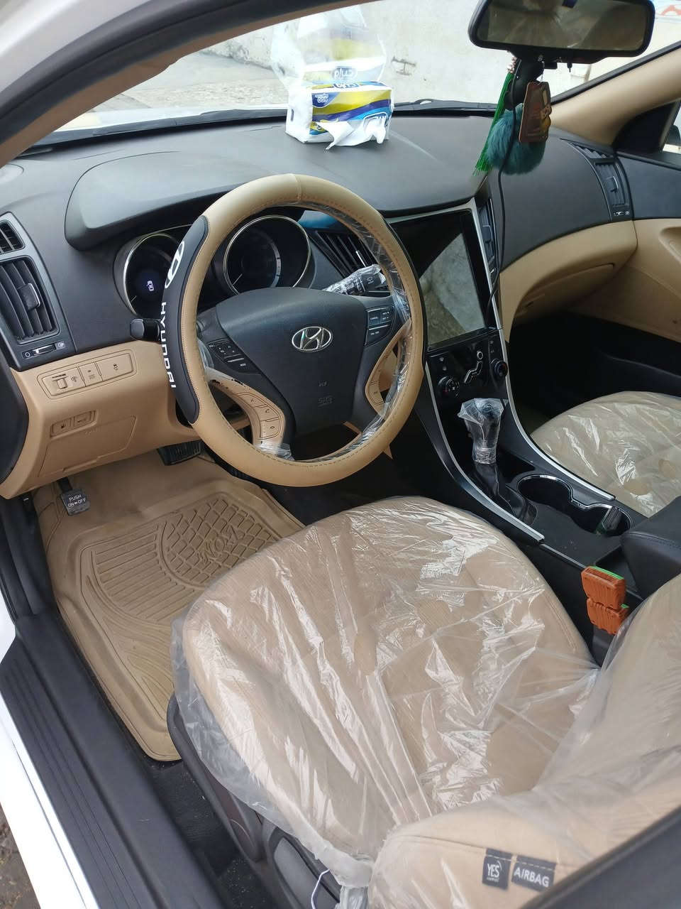 السلام عليكم ورحمه الله سوناتا وارد امريكي ٢٠١٢ كلين تايتل رقم اربيل جديد هزة جديدة بسم والدي ماشيه ٩٩ ميل كير محرك حدادية كله جديد سنوية لغاية ٢٧/ ***********
