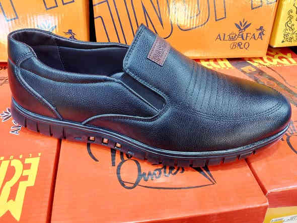 حذاء جلد طبي رجالي القياس 41 42 43 44 45 السعر 13 العنوان قشله صوب الصغير رب الصالونات مجمع عباس  البناوي رقم الموبايل *********** يوجد لدينا خدمه توصيل

