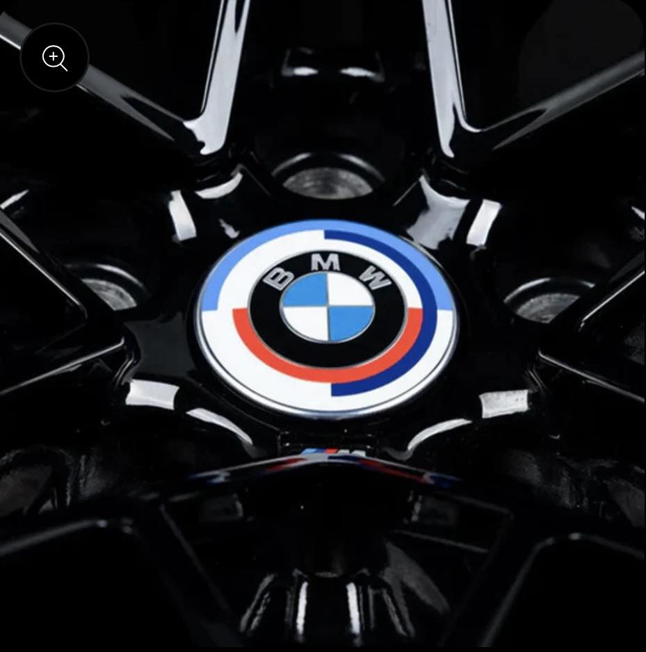 السلام عليكم قطعه مميزه من شركه BMW أصليه وليست تجاريه علامه متحركه تخم كامل ٤ قطع 150$ وبيها مجال للتواصل 
***********
