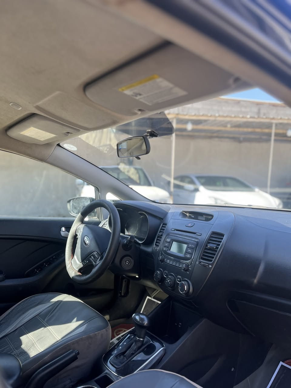 كيا فورتي 
موديل:2017
اللون:اسود
الصبغ: البنيد و اربع اصابع من الجاملغ الامامي و خشم الشاصي صبغ 
مواصفات عاديه
السياره ناشفه
رقم اربيل القديم باسم شركه 
مكينه 2000دوش 
كير AT 
للاستفسار ***********
