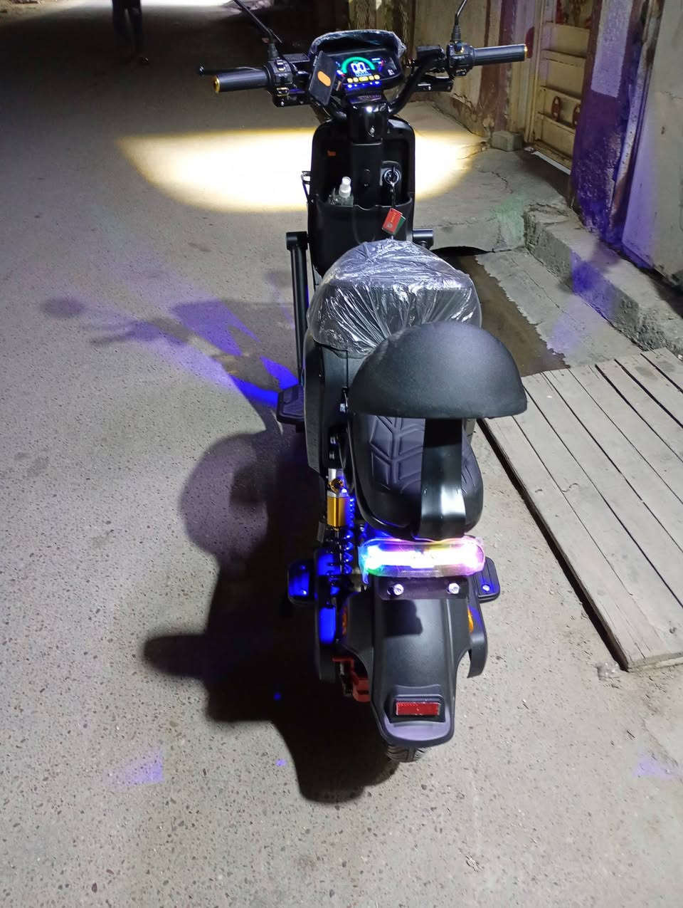 دراجه R9 جديدة البارحة ماخذها 
السعر ٥٥٠ الف العنوان بغداد مدينة الصدر 
للتواصل ع الواتساب او اتصال على الرقم ***********
