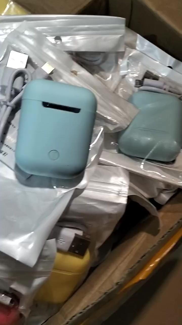 ايربودات 
القطعة 20000
تفاصيل داخل المنشور


**إذا كنت صاحب هذا الإعلان وتريد حذفه لأي سبب، رجاءا أرسل رسالة إلى الدعم الفني**