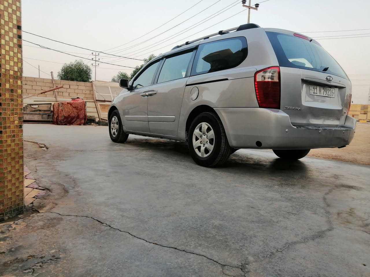 سلام عليكم كيا سيدونا لون سلفر رقم بغداد انجليزي مشروع وطني هزه جديده مكينه وكير  3800 جدد ثلاث قطع تبريد 8 راكب غاز بنزين منظومه غاز 80 لتر سياره جاهزه حداديه دوشمه باتري جديد ما بيها اي نقص وبيها صبغ حزام للجماليه فقط مكان سياره ديوانيه قضاء الحمزه الشرقي ما متواجد على الفيس السعر 125 رقم الهاتف ***********
