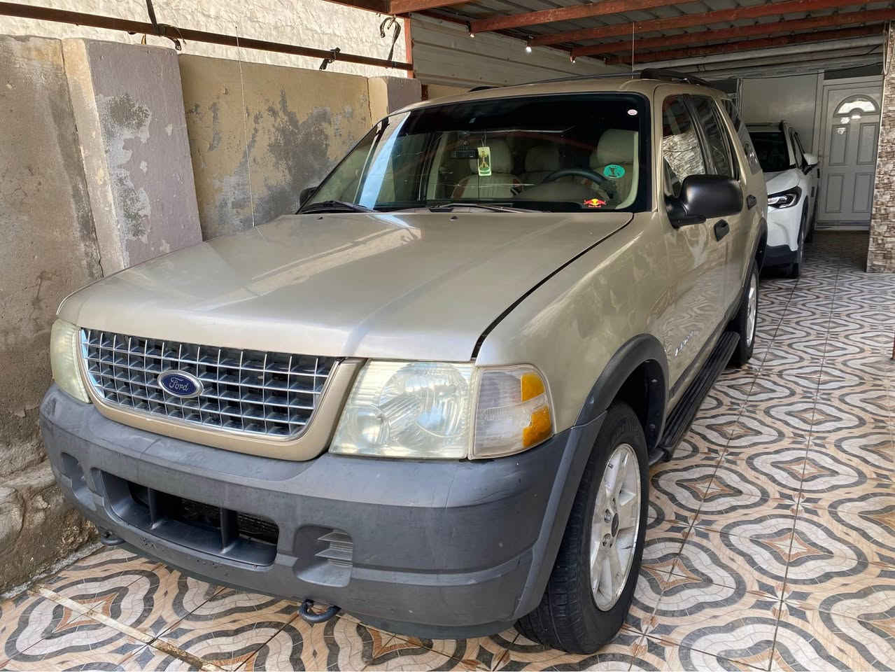 ألسلام عليكم 
للبيع او المراوس 
فورد أكسبلور 
مديل 2005
السيارهً مزاد وكتابها كامل 
7 راكب تبريد 4 قطع 
محرك 6 سلندر 
حداديه وتخم تاير جديدهً
محرك جديد البارحهً كمل 
مدوشمهً ومفروشهً الكاعيهً
معروضهً ب70 $ وبيها مجال.
*********** دهل اوران, واسط
