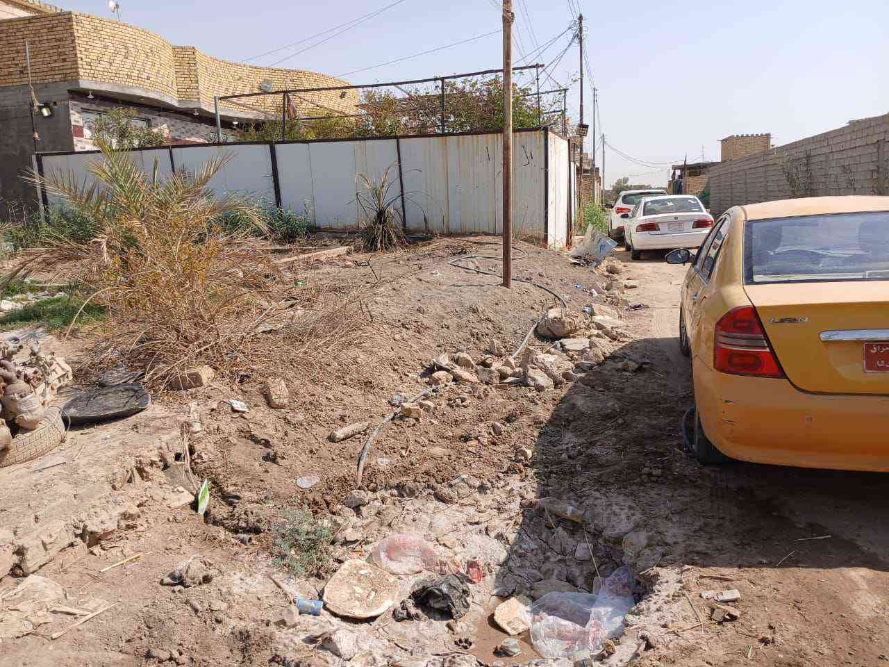 قطعة أرض للبيع المساحة 400متر في منطقة ال نياز تقع على شارعين الواجه 14 والنزال 28 عرض الشارع 8 متر تبعد عن الشارع 100 متر خدمات كهرباء ماء مدارس مولد بلمنطقه للتواصل *********** للتواصل واتساب أو ماسنجر
