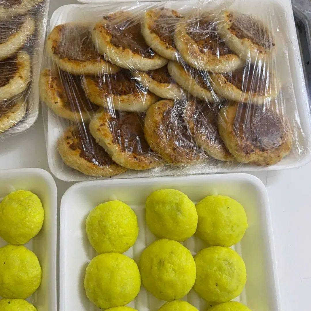 🔥 عرض الـ 20 ألف 🔥
(من الأكثر طلبًا)
محتارة بعشا اليوم؟
خلّيها علينا 😋
🥟 كبة دجاج – 20 قطعة
🥩 لحم بعجين – 15 قطعة
🥐 فطائر مشكّلة – 15 قطعة
🍕 ميني بيتزا – 10 قطع
🎁 هدية: 3 قطع سمبوسة
✨ المجموع = 60 قطعة
💰 السعر: 20,000 دينار فقط
📩 الحجز خاص


**إذا كنت صاحب هذا الإعلان وتريد حذفه لأي سبب، رجاءا أرسل رسالة إلى الدعم الفني**