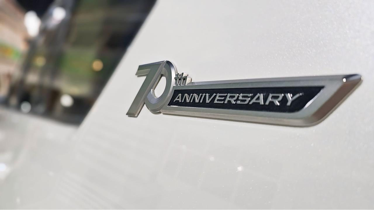 Toyota Land Cruiser Prado 70th Anniversary Edition – 2022 TXL
سلام عليكم
 تيوتا براو 2022 سبعينيه فئه TXL نص فول 
وارد ساز بعدها داخل الضمان وكل شهرين بيها سيرفس يم الوكاله 
السياره ماشيه 26،000KM 
كفاله كفاله عامه السياره عله وضع الشركه 
تاير جوه مو تعليك 
مواصفاتها المعروفه داخل جلد جملي 
وشاشه جبيره وتحكم ستيرن جهه وحده ومثبت سرعه ودبلات ثكيل والباقيات حساسات  سلايت  ثلاجه 
السياره اخت الزيرو مضمومه وتطلع كلش قليل يعني حته مطالعه من بغداد 
السعر 475 ومجال بسيط كلش 
رقم بغداد الماني سنويه بأسمي 
مكانها بغداد شارع حيفا 
رقم ***********
