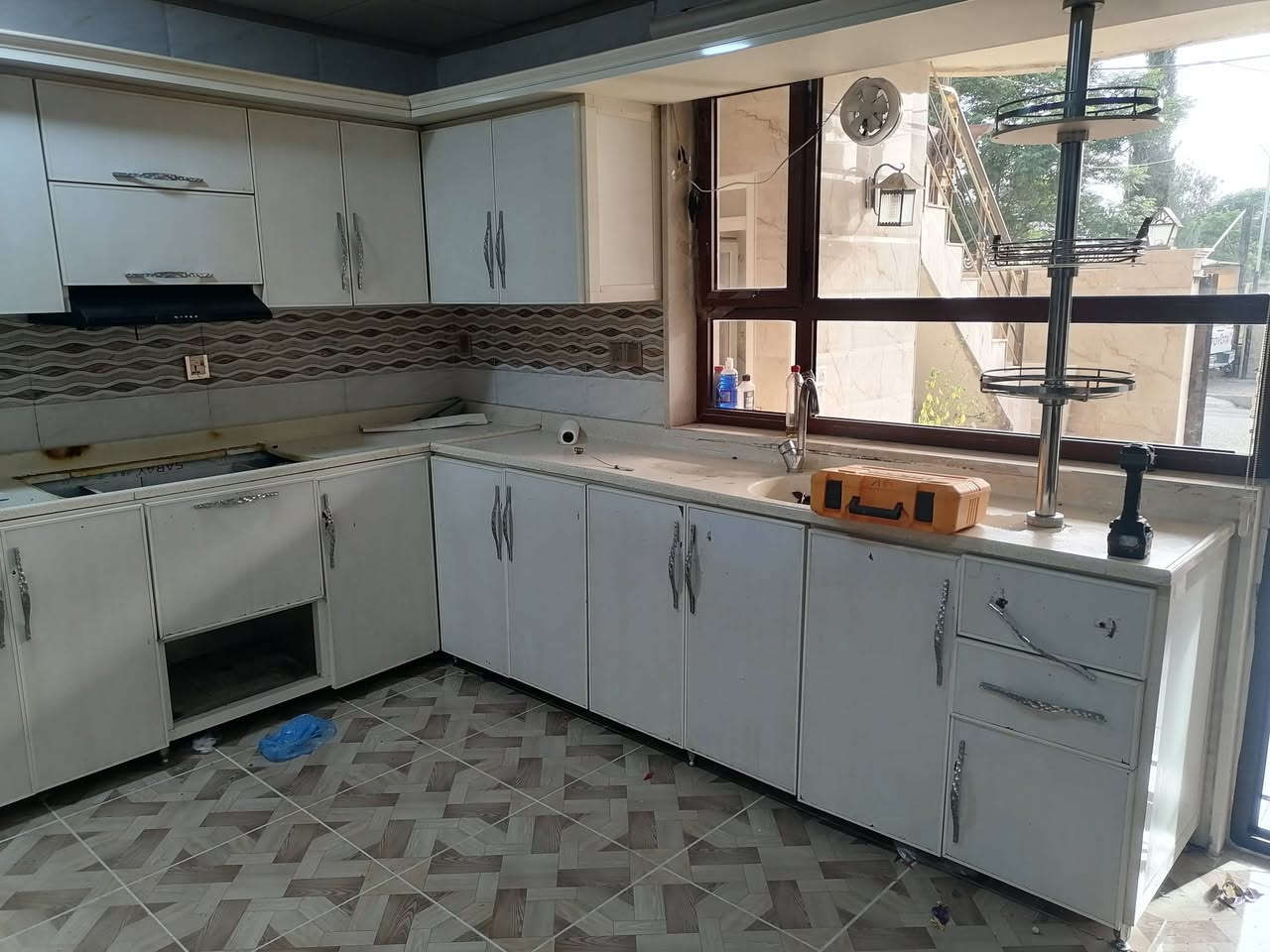 كاونتر المنيوم كبير ونضيف بسعر جدا مناسب عنوان زانكو99 تلفون اتصال واتساب فايبر ***********
