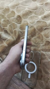 لللبيع ايفون 15 برو ماكس M 256  بطاريه 83  جهاز مستبدل شاشه فيس ايدي و...