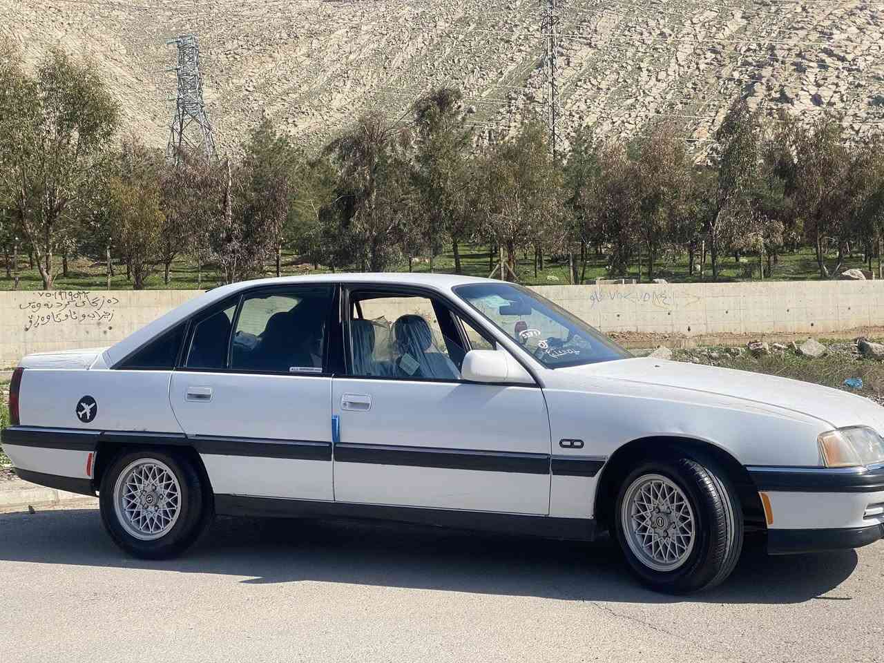 ئۆپڵ ئۆمیگا مۆدێل١٩٩١ بێ بۆیاخ بێ دەعموو لێدراو هەمووگیانی بەشەرت گێرو مەکینە بەشەرتی ١٠وەستا  بێتەقەو رەقەیە سەیارەکە بەس ماشاالڵەی دەوێت رەقەمو سەنەوی تا٢٠٣١تازەیە هەزەی نوێیە چوار تایەو پاتری نوێیە ناونیشان.رانیە  نرخ .٥٥$ژ***********
